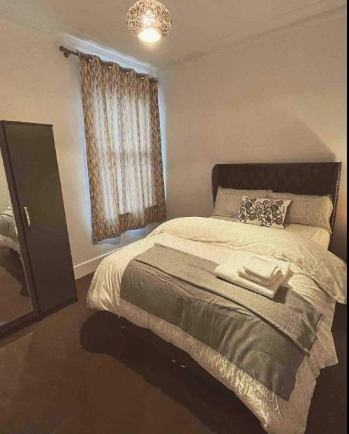 Two Bedroom Apartment In Londyn Zewnętrze zdjęcie