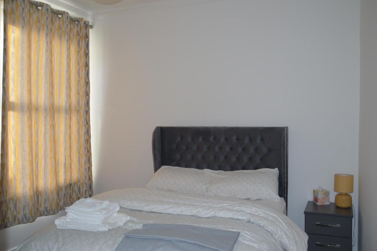Two Bedroom Apartment In Londyn Zewnętrze zdjęcie