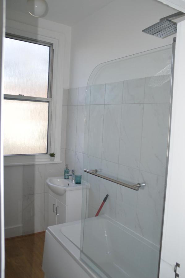 Two Bedroom Apartment In Londyn Zewnętrze zdjęcie
