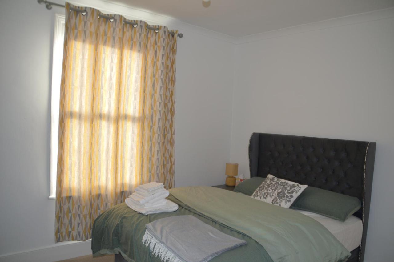 Two Bedroom Apartment In Londyn Zewnętrze zdjęcie