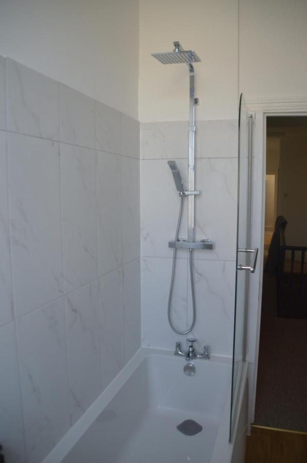 Two Bedroom Apartment In Londyn Zewnętrze zdjęcie
